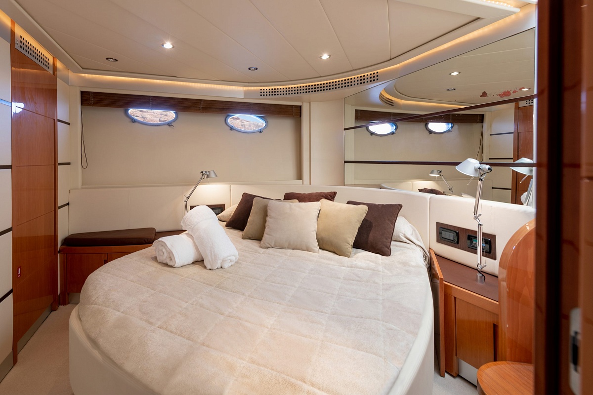 Аренда яхты Pershing 62 Sofia на Ибице - vip каюта
